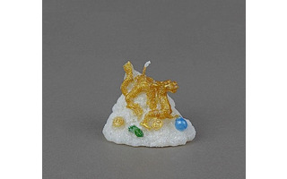 Свеча "Дракон золото с жемчужиной и долларами на снегу" 455328